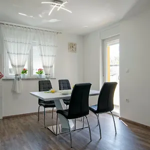 R&d Apartment Pula